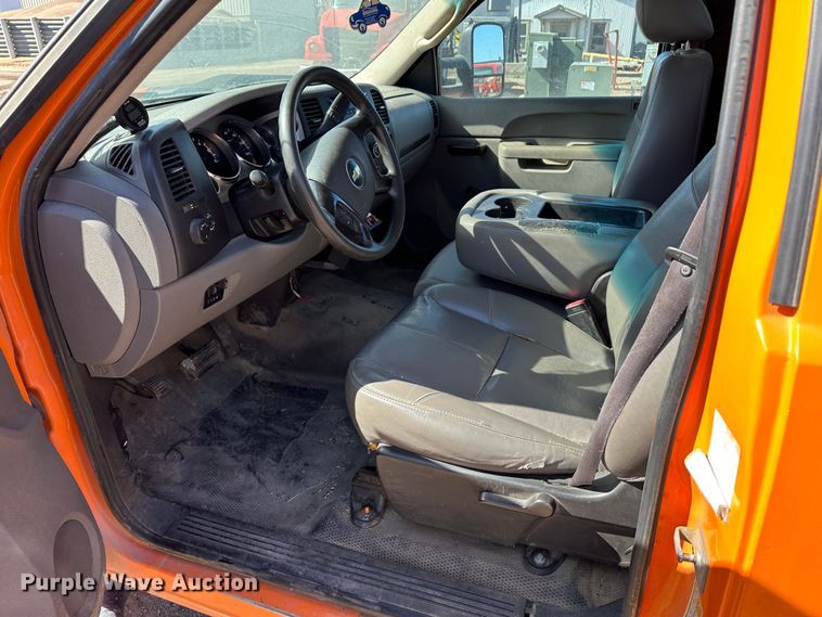 image for item LT9064 2012 Chevrolet Silverado 2500HD  utility bed pickup truck