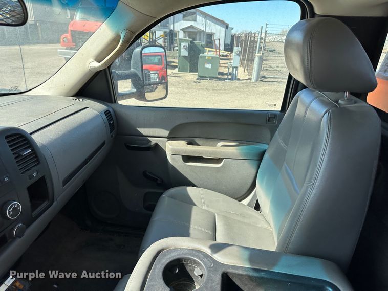 image for item LT9064 2012 Chevrolet Silverado 2500HD  utility bed pickup truck