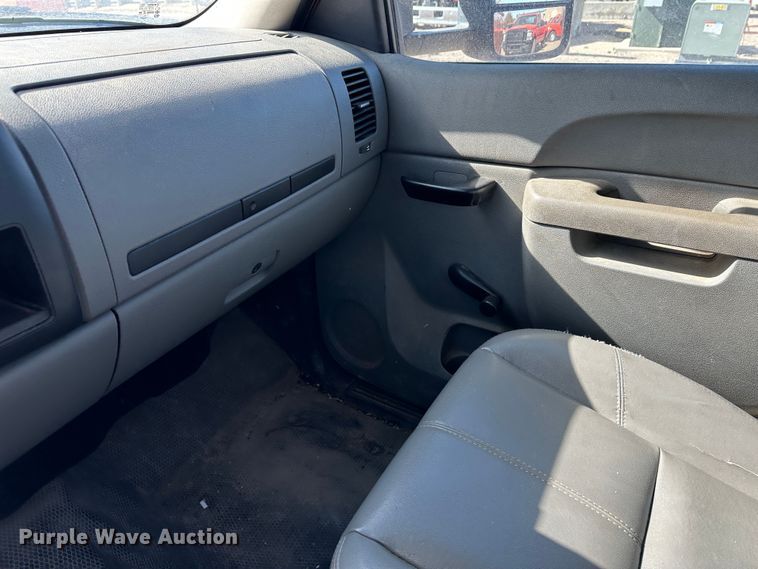 image for item LT9064 2012 Chevrolet Silverado 2500HD  utility bed pickup truck