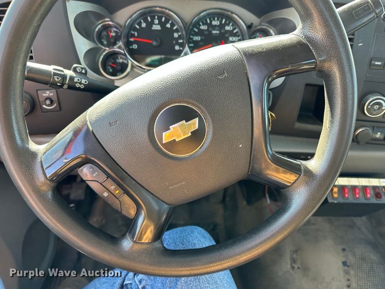 image for item LT9064 2012 Chevrolet Silverado 2500HD  utility bed pickup truck