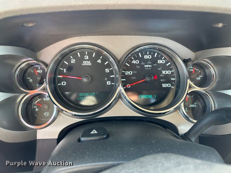 image for item LT9064 2012 Chevrolet Silverado 2500HD  utility bed pickup truck