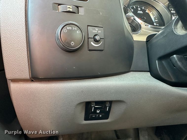 image for item LT9064 2012 Chevrolet Silverado 2500HD  utility bed pickup truck