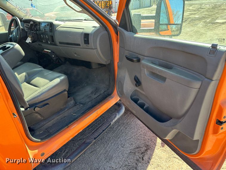 image for item LT9064 2012 Chevrolet Silverado 2500HD  utility bed pickup truck