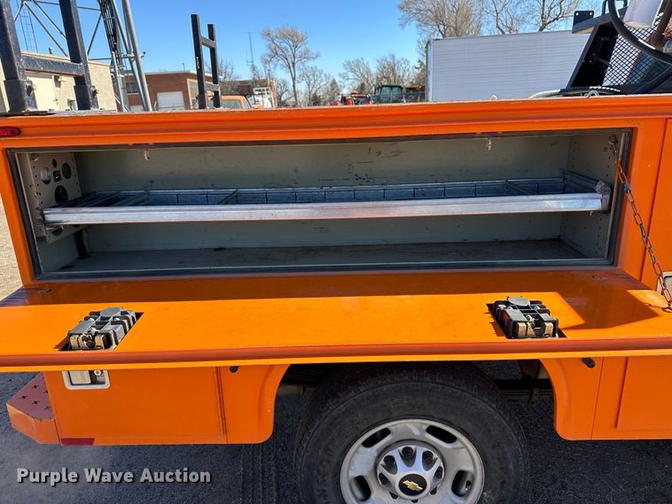 image for item LT9064 2012 Chevrolet Silverado 2500HD  utility bed pickup truck