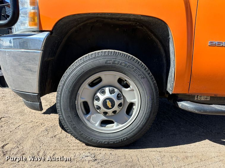 image for item LT9064 2012 Chevrolet Silverado 2500HD  utility bed pickup truck