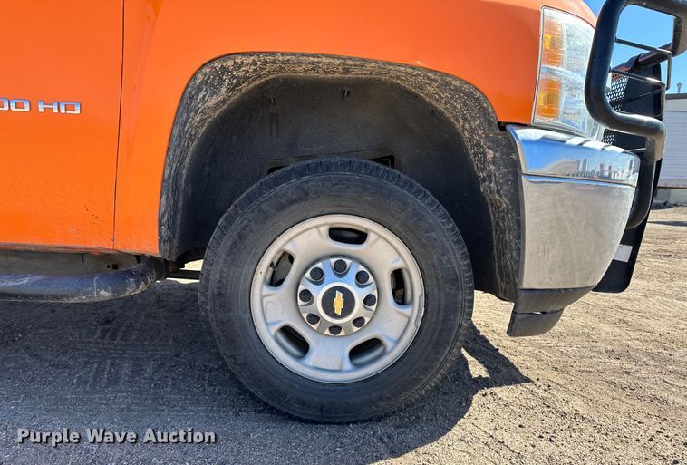 image for item LT9064 2012 Chevrolet Silverado 2500HD  utility bed pickup truck