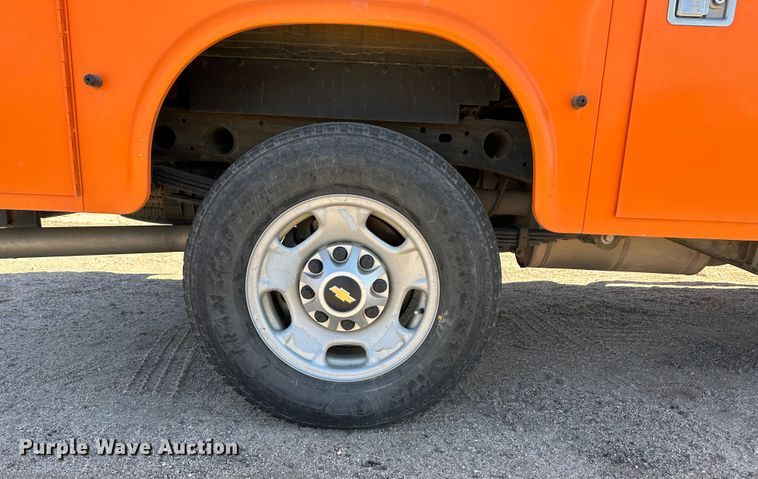 image for item LT9064 2012 Chevrolet Silverado 2500HD  utility bed pickup truck