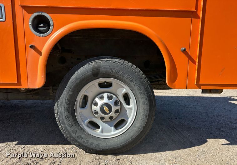 image for item LT9064 2012 Chevrolet Silverado 2500HD  utility bed pickup truck