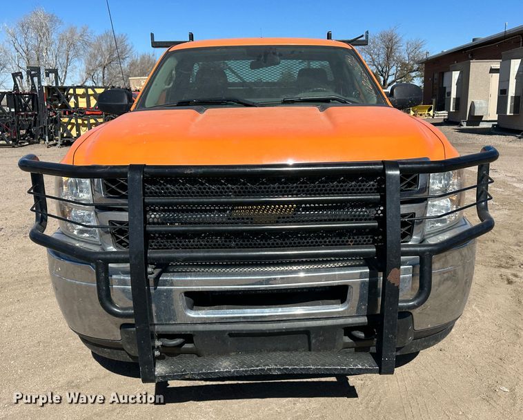 image for item LT9066 2012 Chevrolet Silverado 2500HD  utility bed pickup truck