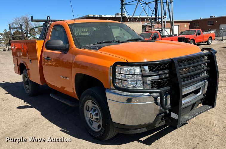 image for item LT9066 2012 Chevrolet Silverado 2500HD  utility bed pickup truck