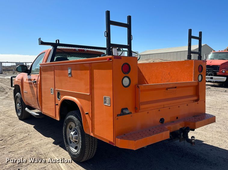 image for item LT9066 2012 Chevrolet Silverado 2500HD  utility bed pickup truck