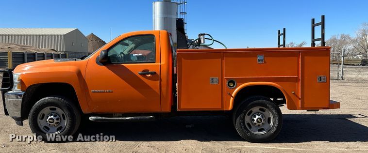 image for item LT9066 2012 Chevrolet Silverado 2500HD  utility bed pickup truck