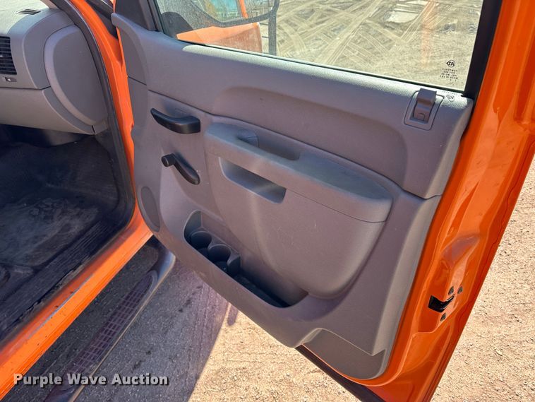 image for item LT9066 2012 Chevrolet Silverado 2500HD  utility bed pickup truck