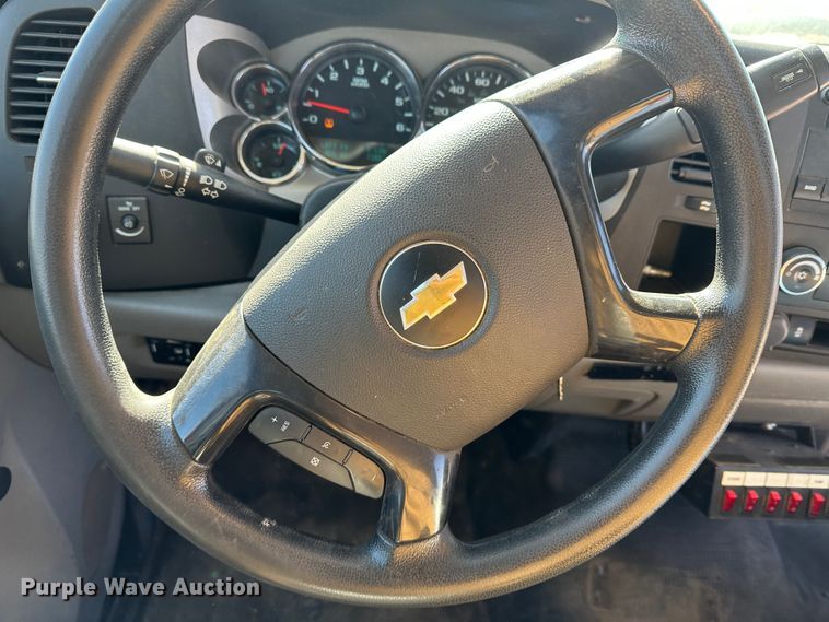 image for item LT9066 2012 Chevrolet Silverado 2500HD  utility bed pickup truck