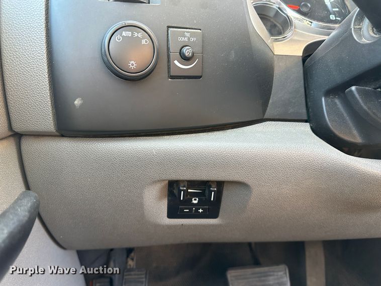 image for item LT9066 2012 Chevrolet Silverado 2500HD  utility bed pickup truck