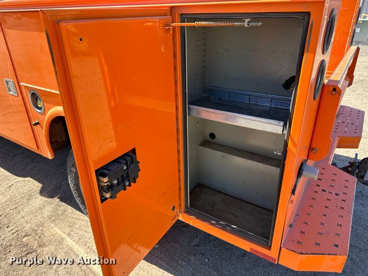 image for item LT9066 2012 Chevrolet Silverado 2500HD  utility bed pickup truck