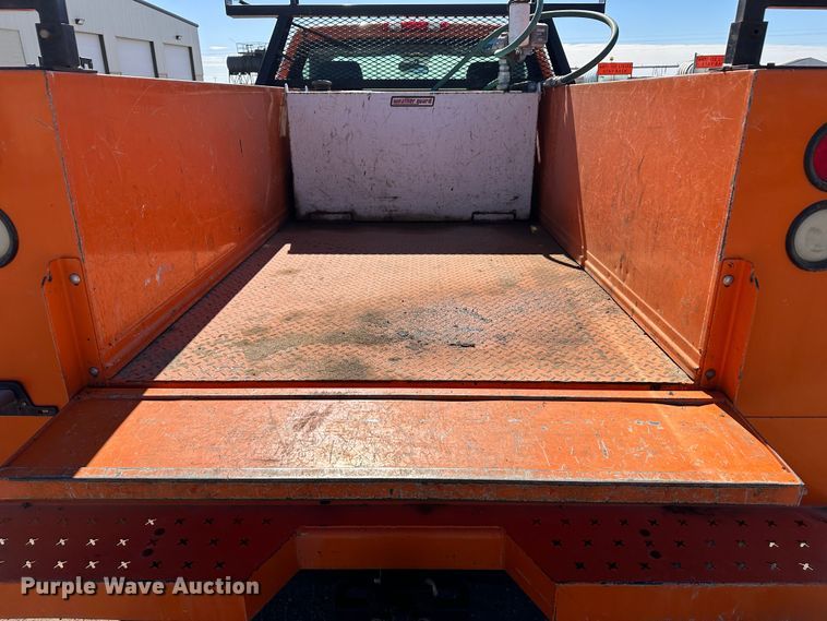 image for item LT9066 2012 Chevrolet Silverado 2500HD  utility bed pickup truck