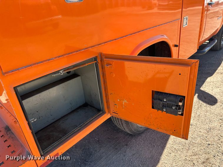 image for item LT9066 2012 Chevrolet Silverado 2500HD  utility bed pickup truck