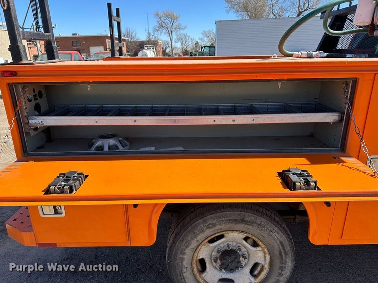 image for item LT9066 2012 Chevrolet Silverado 2500HD  utility bed pickup truck