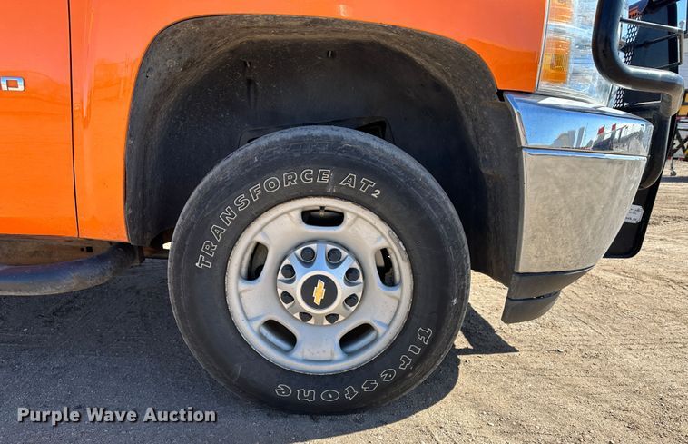 image for item LT9066 2012 Chevrolet Silverado 2500HD  utility bed pickup truck