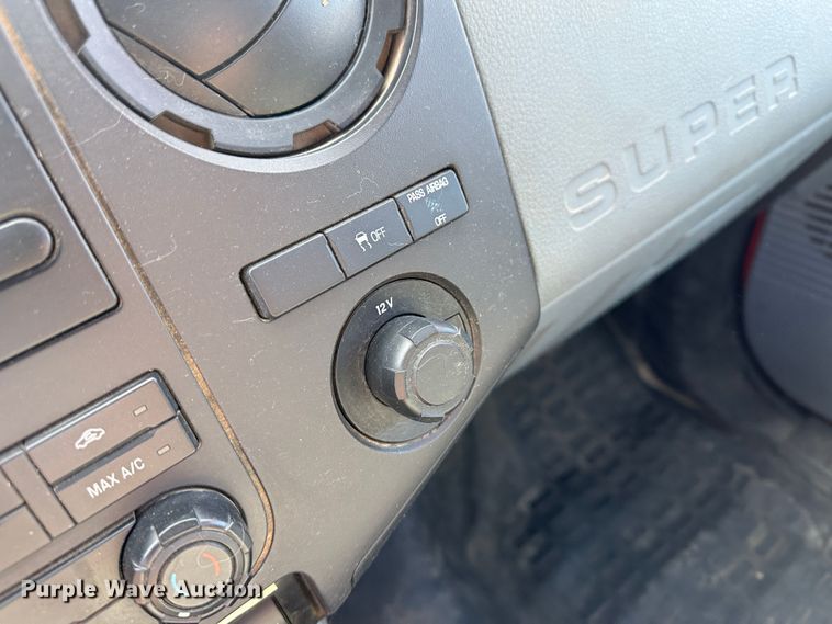 image for item LT9069 2011 Ford F250 Super Duty  pickup truck