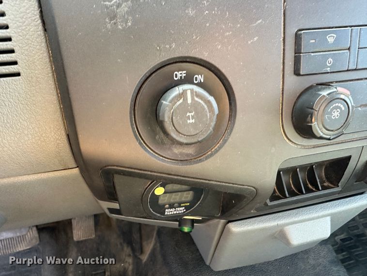 image for item LT9069 2011 Ford F250 Super Duty  pickup truck