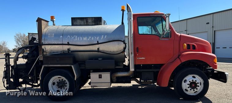 image for item LT9071 2000 Sterling L7500  oil distributor truck