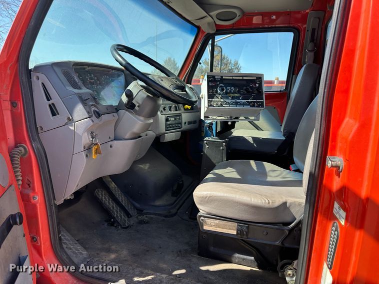 image for item LT9071 2000 Sterling L7500  oil distributor truck