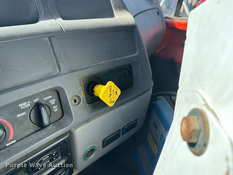 image for item LT9071 2000 Sterling L7500  oil distributor truck