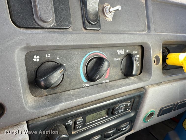 image for item LT9071 2000 Sterling L7500  oil distributor truck