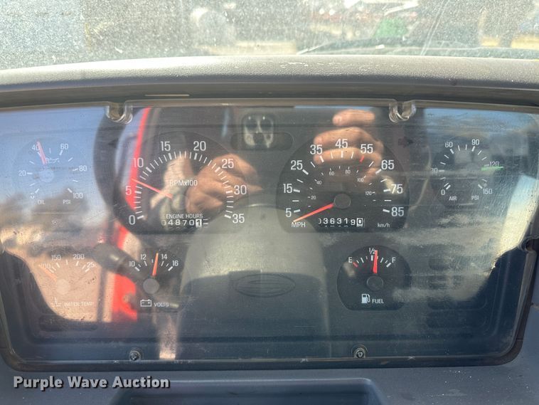 image for item LT9071 2000 Sterling L7500  oil distributor truck