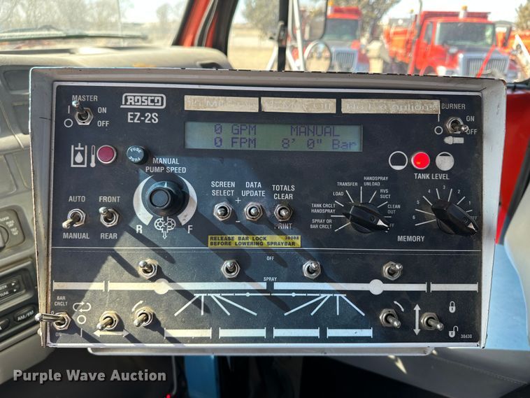 image for item LT9071 2000 Sterling L7500  oil distributor truck