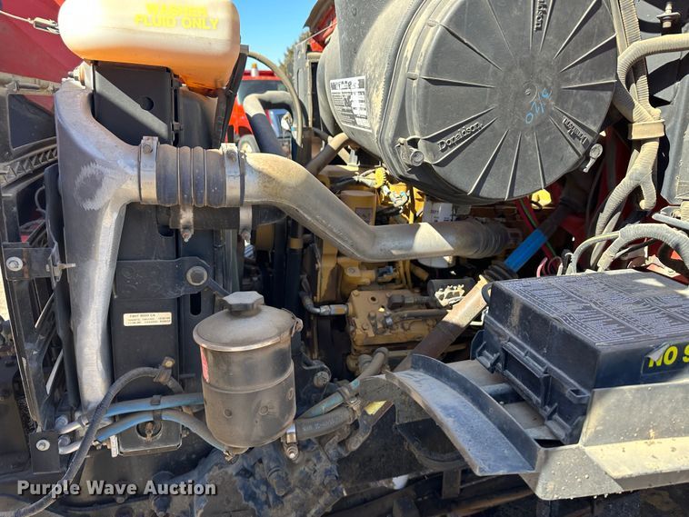 image for item LT9071 2000 Sterling L7500  oil distributor truck