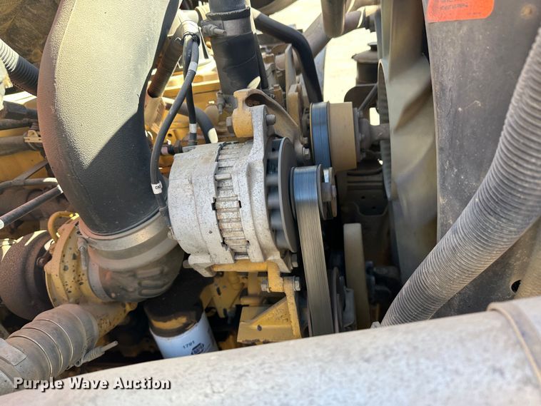 image for item LT9071 2000 Sterling L7500  oil distributor truck