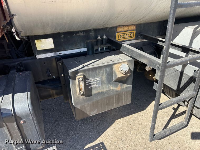 image for item LT9071 2000 Sterling L7500  oil distributor truck