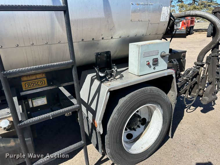 image for item LT9071 2000 Sterling L7500  oil distributor truck