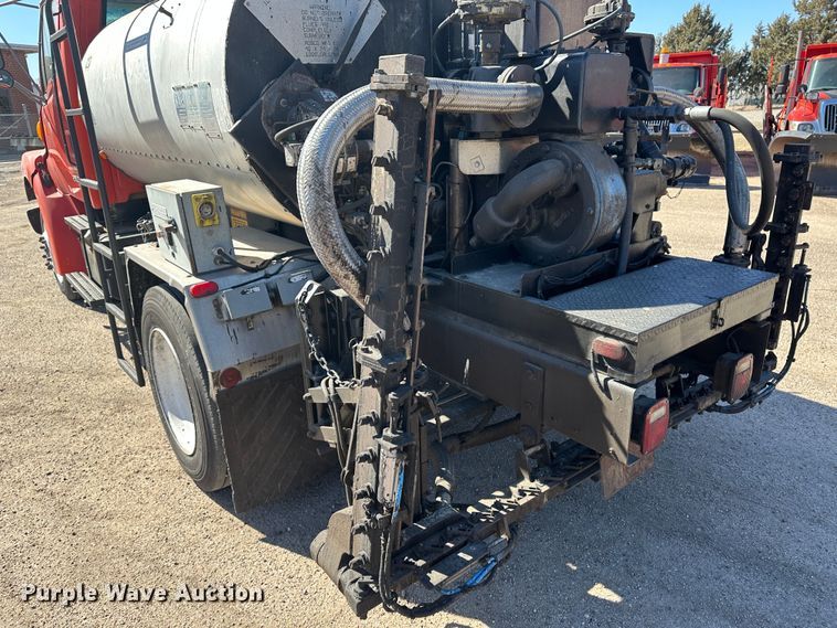 image for item LT9071 2000 Sterling L7500  oil distributor truck