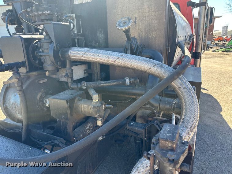 image for item LT9071 2000 Sterling L7500  oil distributor truck