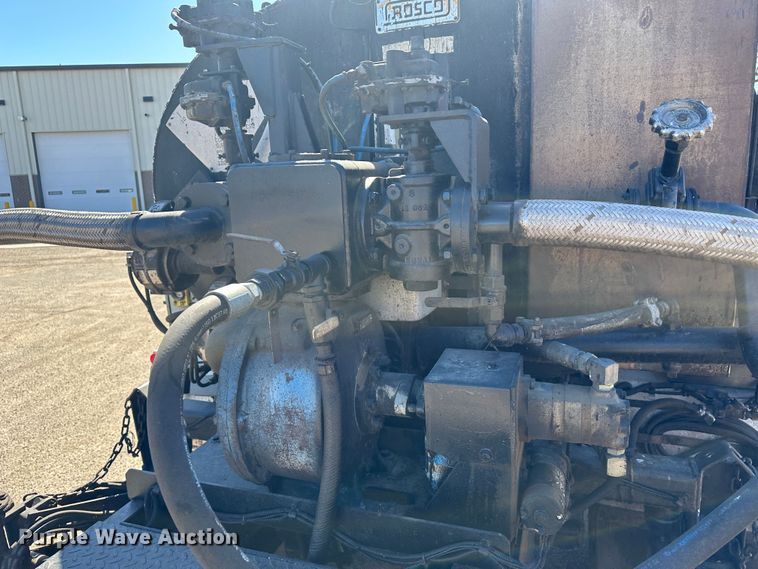 image for item LT9071 2000 Sterling L7500  oil distributor truck