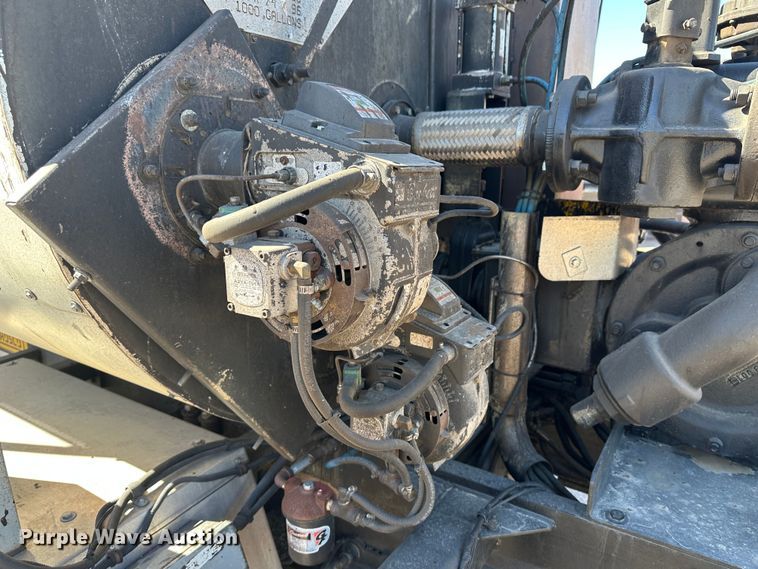 image for item LT9071 2000 Sterling L7500  oil distributor truck