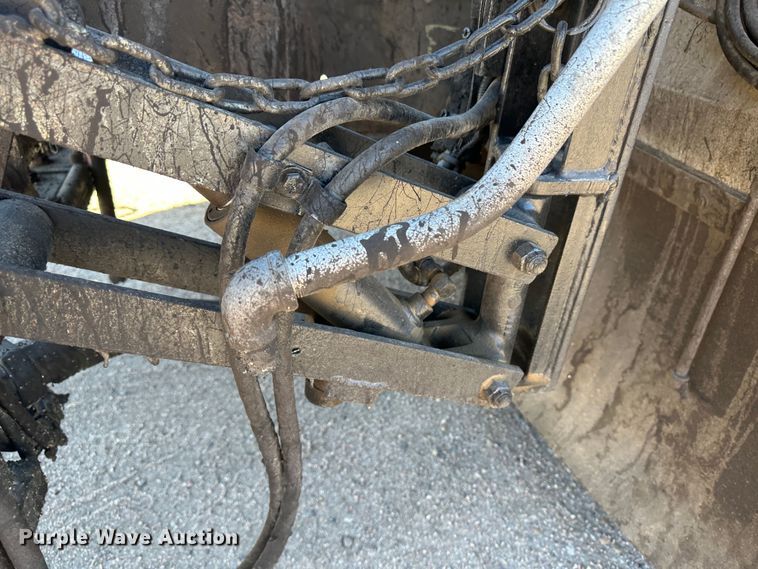 image for item LT9071 2000 Sterling L7500  oil distributor truck