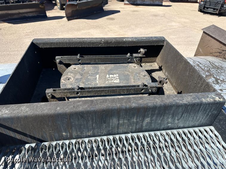 image for item LT9071 2000 Sterling L7500  oil distributor truck