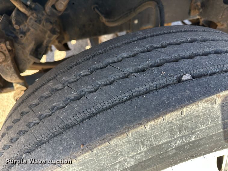 image for item LT9071 2000 Sterling L7500  oil distributor truck