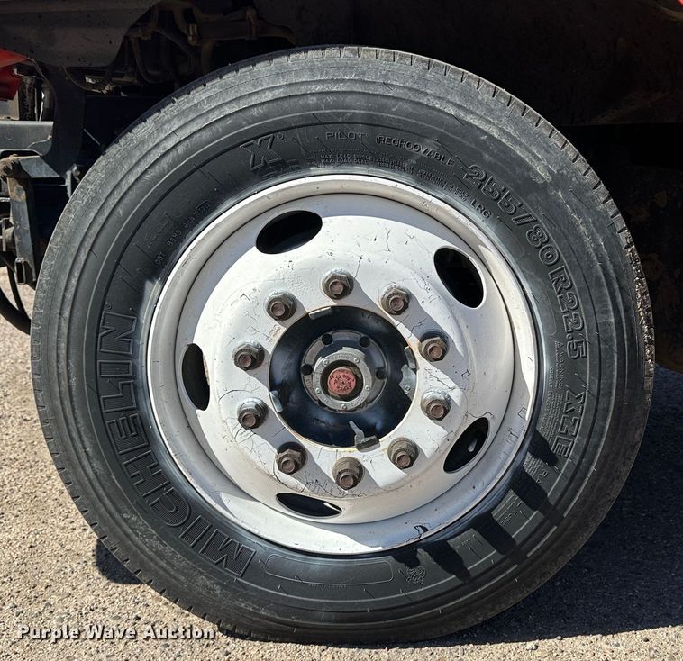 image for item LT9071 2000 Sterling L7500  oil distributor truck