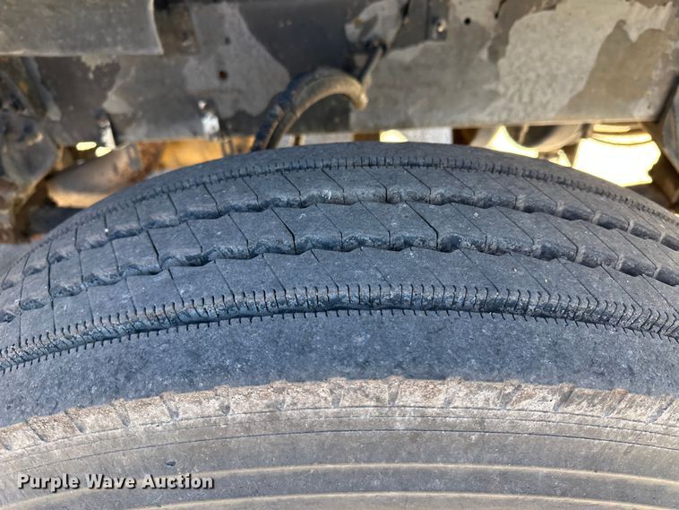 image for item LT9071 2000 Sterling L7500  oil distributor truck