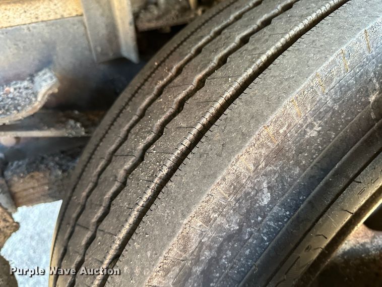 image for item LT9071 2000 Sterling L7500  oil distributor truck