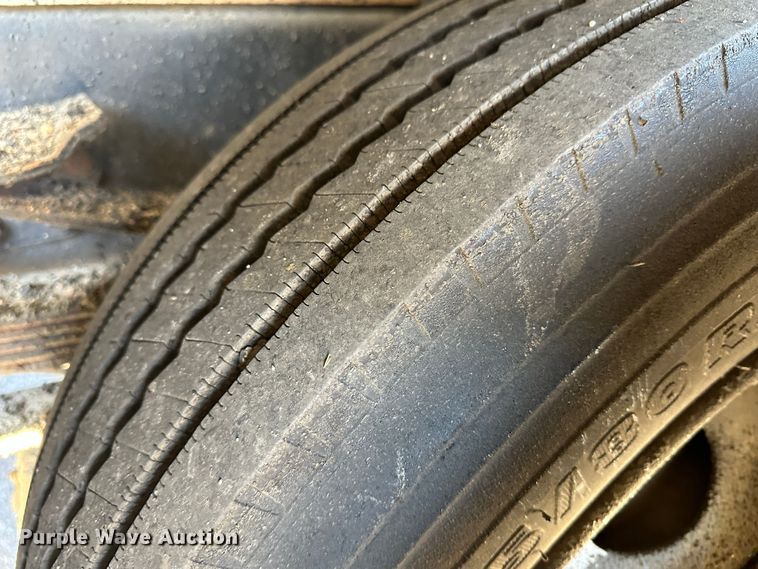 image for item LT9071 2000 Sterling L7500  oil distributor truck