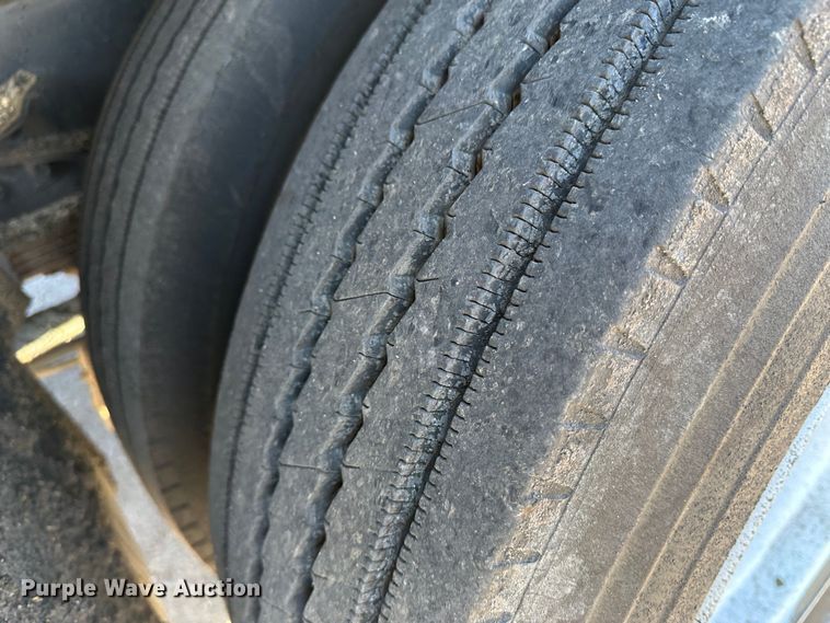 image for item LT9071 2000 Sterling L7500  oil distributor truck