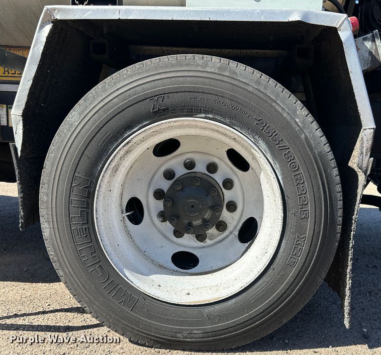 image for item LT9071 2000 Sterling L7500  oil distributor truck