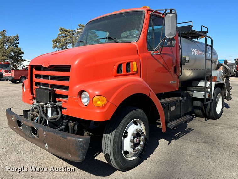 image for item LT9072 2000 Sterling L7500  oil distributor truck